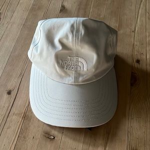 White north face hat
